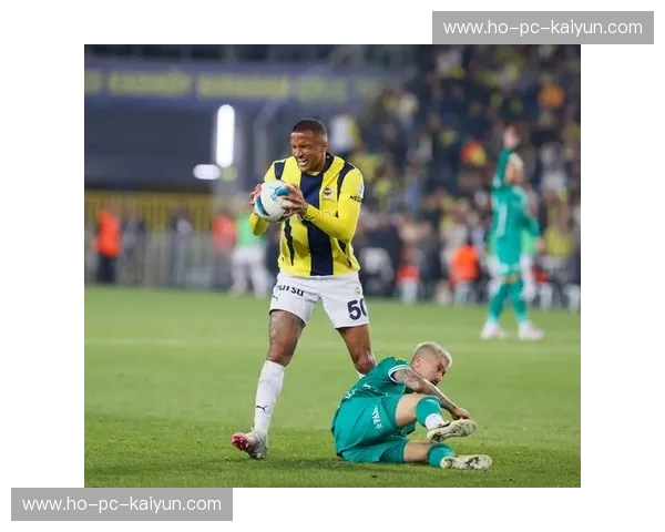 绿茵火星撞地球：格拉茨的铁血防线能否挡住费内巴切的穆式狂飙？